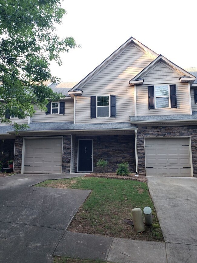 Building Photo - 2BR Townhouse in Canton