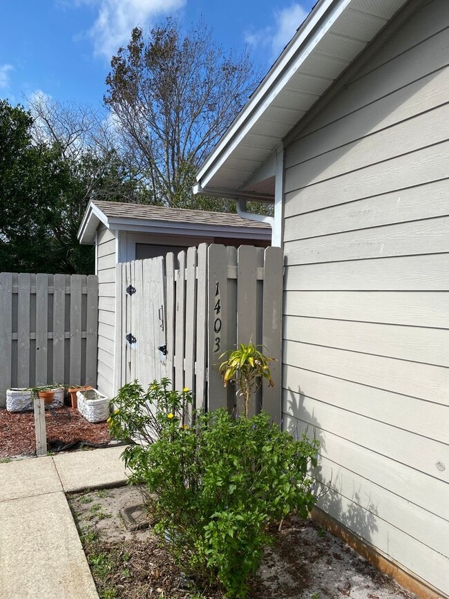 Building Photo - SPACIOUS, FIRST FLOOR CONDO WITH BIG FENCED IN PATIO IN THE LOVELY COMMUNITY OF QUAIL RIDGE!