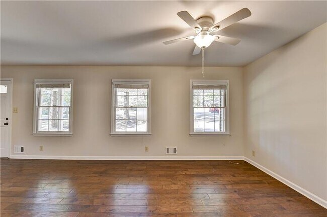 Building Photo - 478 Dorsey Cir SW