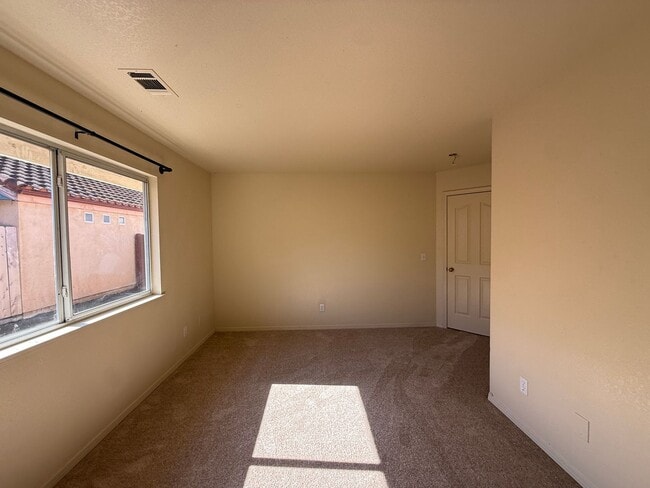 Building Photo - Single Story Home Located in The Gated Community of Hidden Pines