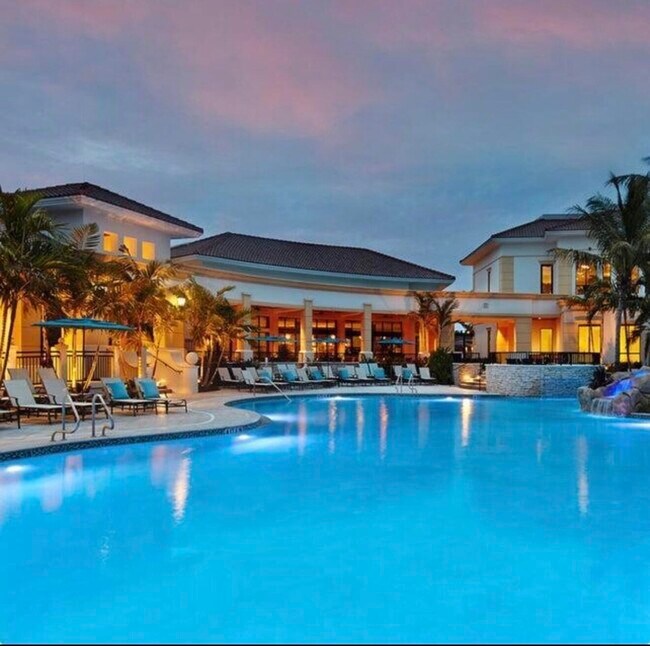 Building Photo - 6700 Fox Hollow Dr