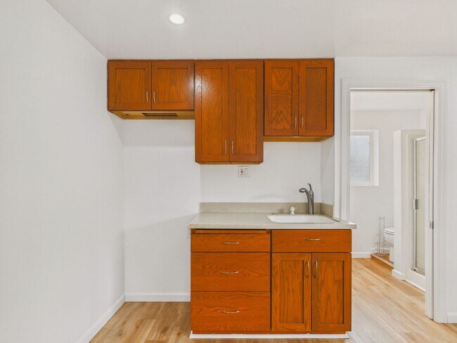Building Photo - San Carlos home for rent plus studio in-law unit! $7,500