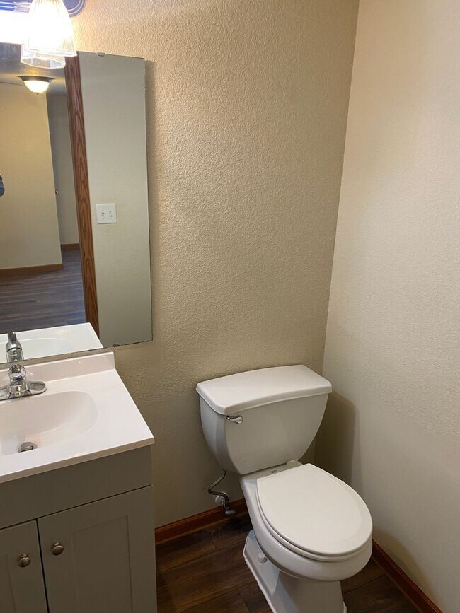 Building Photo - 22540 Hollow Oak Ln