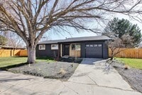 Building Photo - Charming Single-Level Home