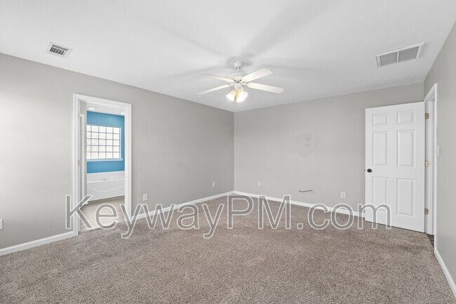 Building Photo - 122 Oakwood Dr