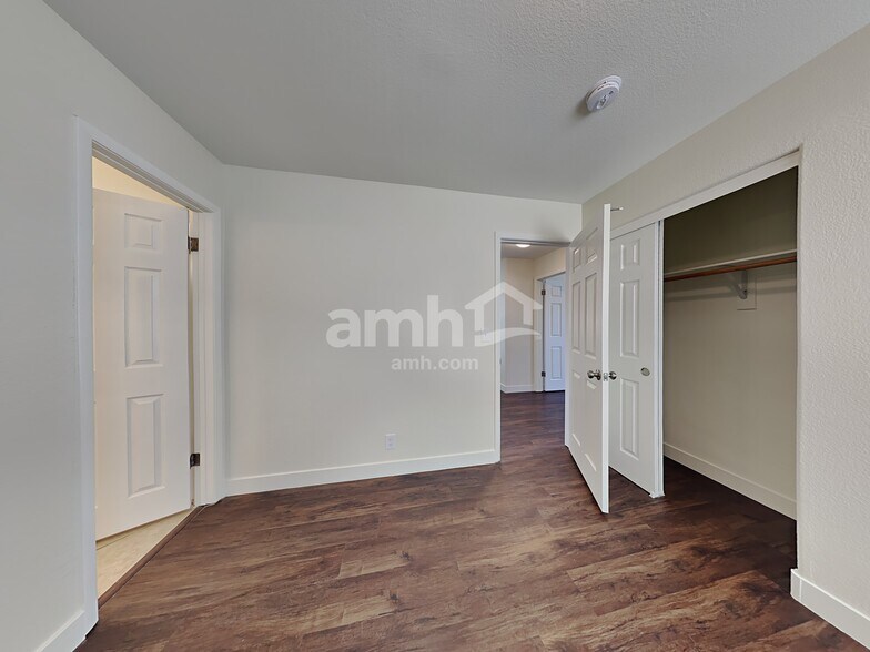 Building Photo - 7900 Mountain Point Ave