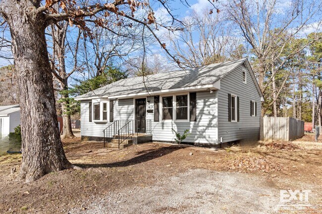 Building Photo - Welcome to your 2 bedroom, 1 bath home in South Hill!