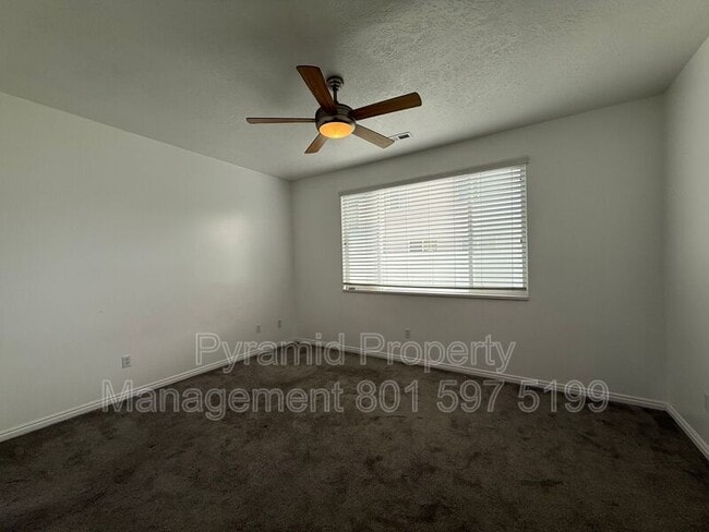 Building Photo - 732 Skipton Dr W