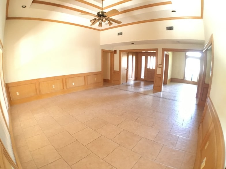 Building Photo - 3809 N 1st Ln W