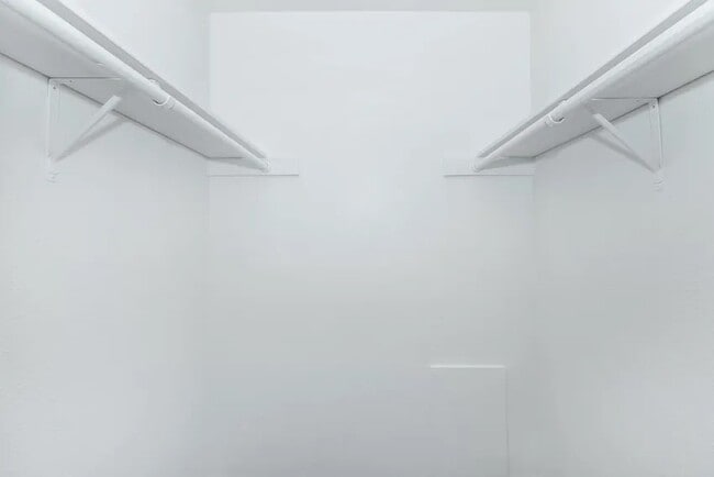 Building Photo - 4400 Memorial Dr