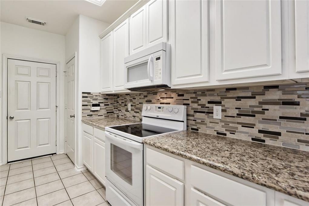 Kitchen - 74 Blue Creek Ct