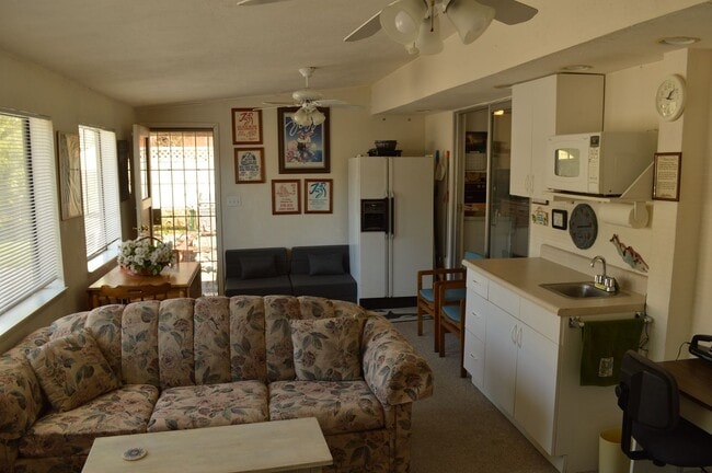Building Photo - Fully Furnished Short Term Rental