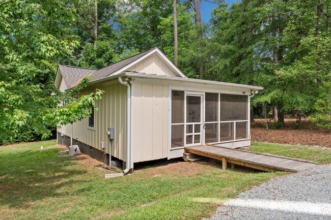 Building Photo - Charming 1BR ADU in Coveted Hope Valley with Private Screened Porch