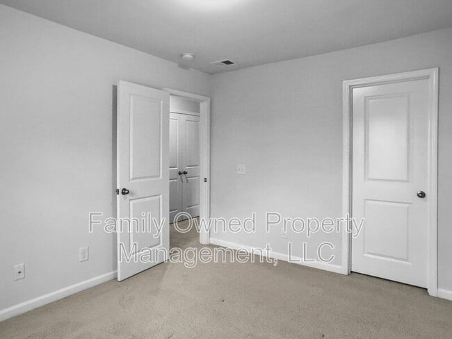 Building Photo - 209 Firewheel Ct