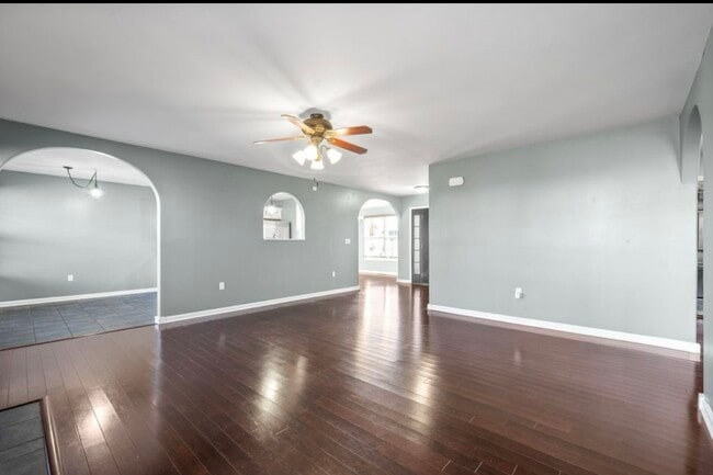 Building Photo - 1354 Loren Circle