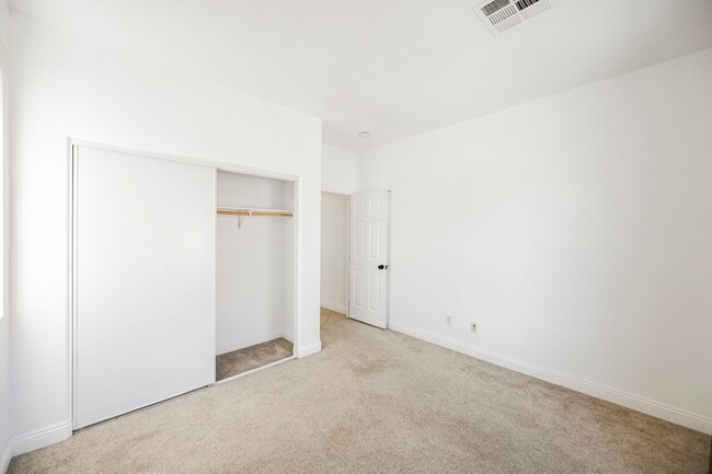 Building Photo - Welcome Home!  One Store Home