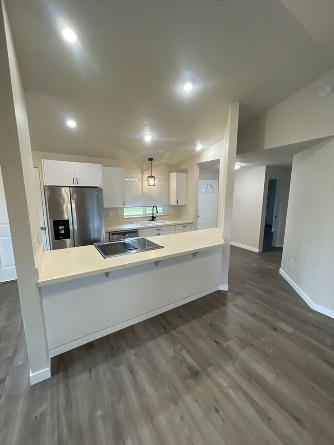 Building Photo - **MOVE IN SPECIAL**  Must See Updated 3 Bedroom with Large Yard!