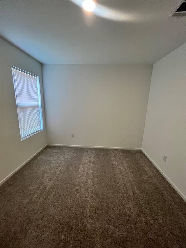 Building Photo - 25431 Birch Hl Dr