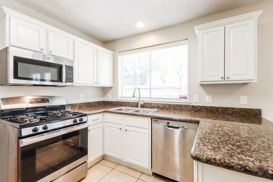 Building Photo - 9106 Towerstone Ct