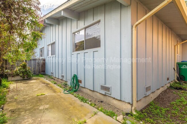 Building Photo - 215 Willow St