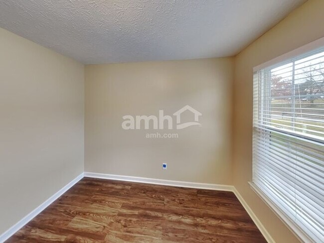 Building Photo - 7028 Oak Brook Terrace