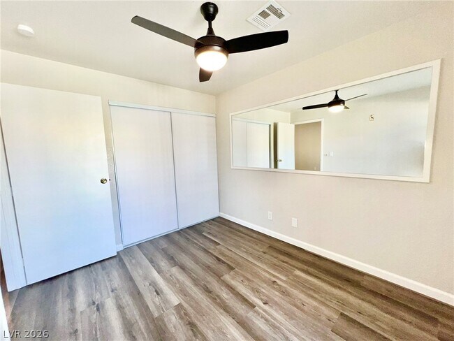 Building Photo - 480 Elm Dr