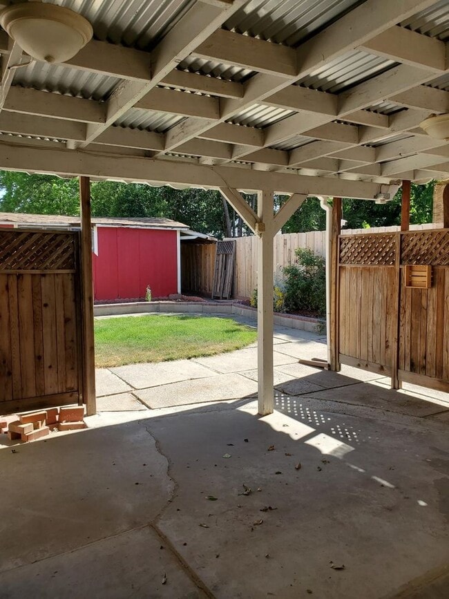 Building Photo - 1605 Valerie Way