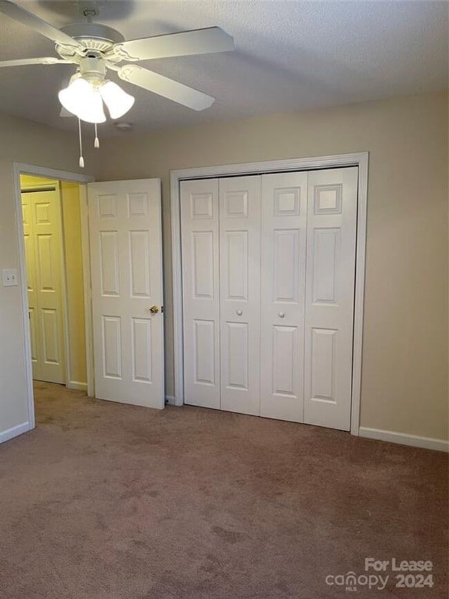 Building Photo - Spacious 2BR 2BA Townhome In Prime Location!
