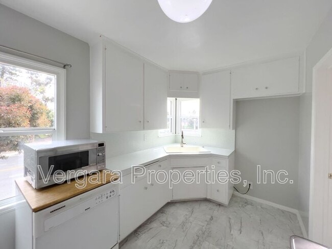 Building Photo - 623 Camino Real