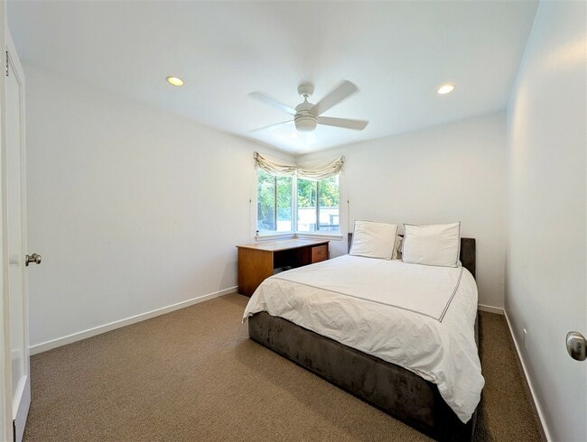 Building Photo - 10 Idalia Ct