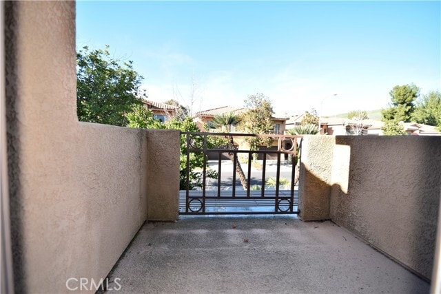 Building Photo - 2062 Lakeshore Dr