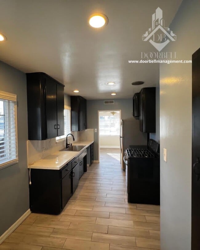 Building Photo - 956 W Harvard Pl