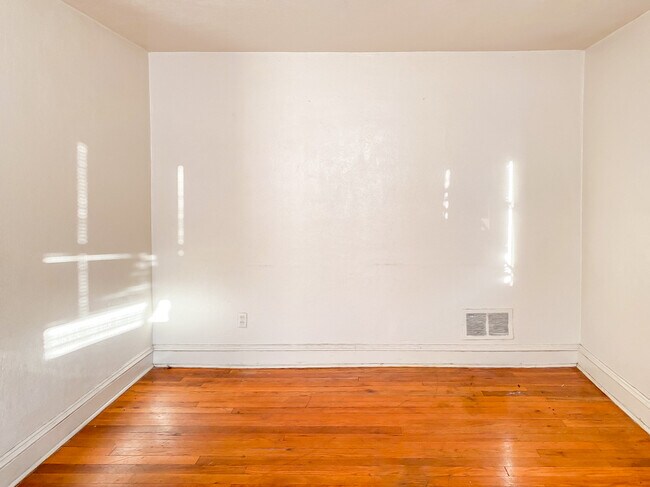 Building Photo - 108 E Roanoke St