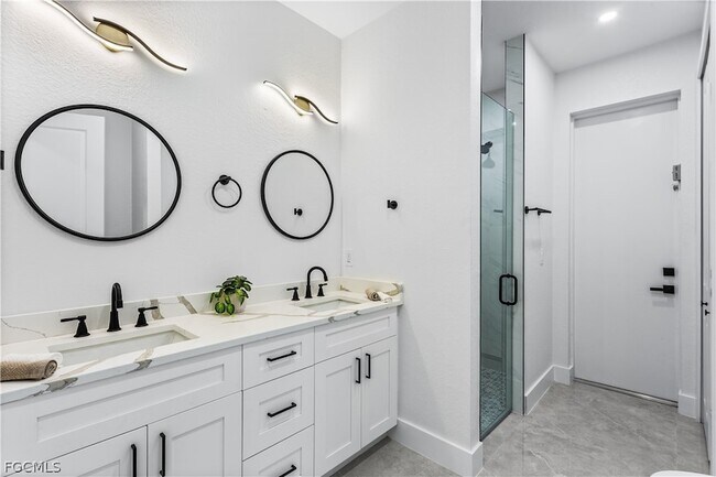 Building Photo - 3318 NE 13th Pl