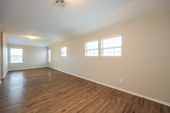 Building Photo - 2210 Marbach Woods