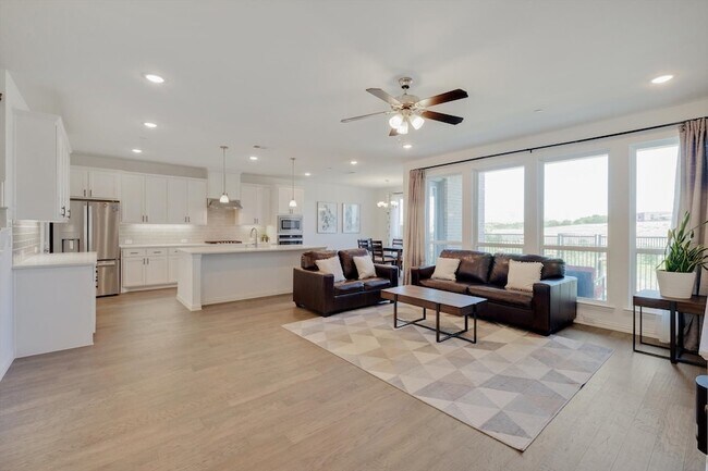 Building Photo - 205 Somerset Dr