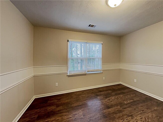 Building Photo - 820 Providence Dr