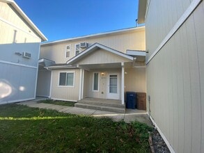 Building Photo - Don’t Miss This Spacious 4-Bedroom Northside Condo