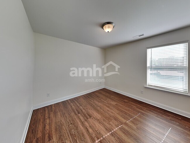 Building Photo - 115 Samara Ln