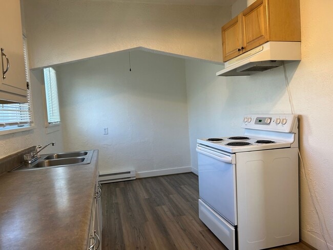 Building Photo - 513-515 23rd Street