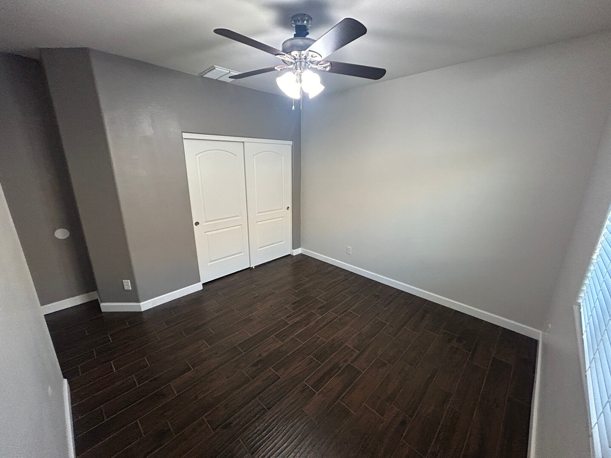Building Photo - 10765 W Avenida del Rey