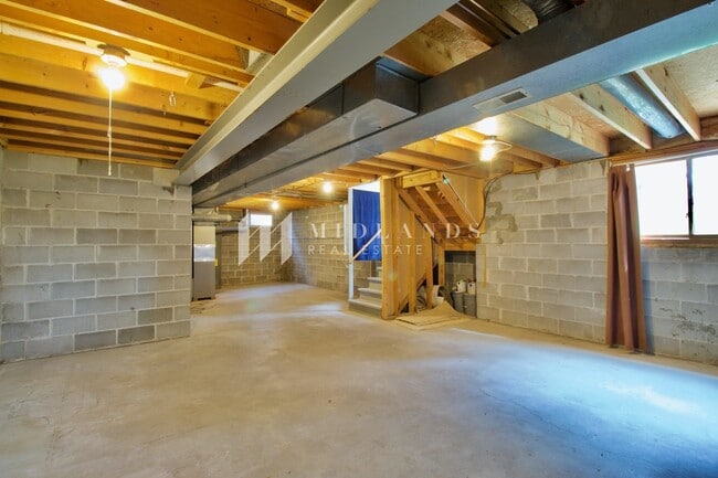 Building Photo - Marvelous Omaha Home