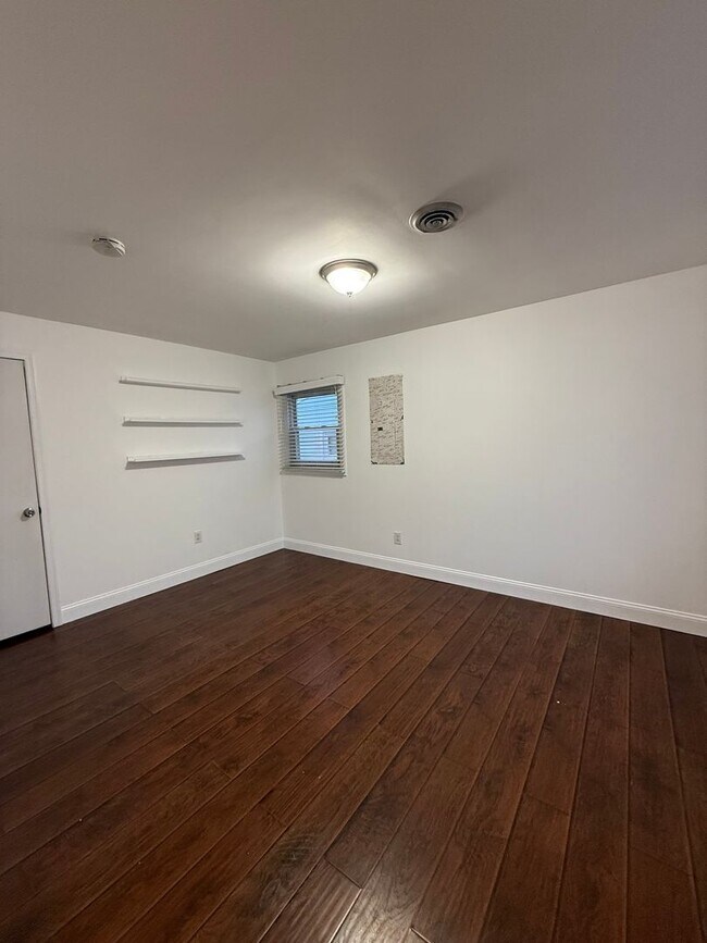 Building Photo - 25 Pembrook Ln