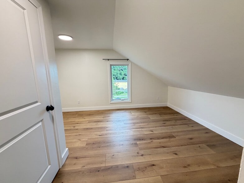 Building Photo - 20 Poirier Pl