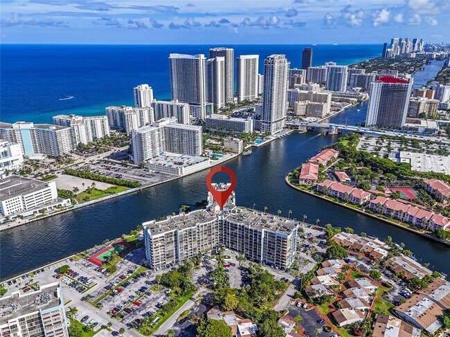 Building Photo - 200 Leslie Dr