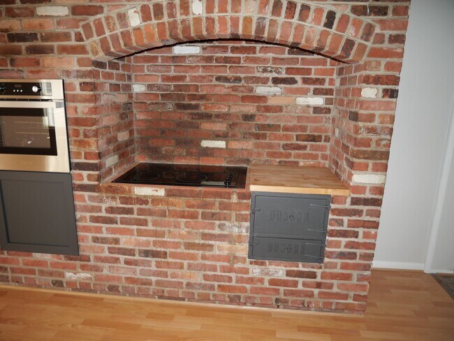 Building Photo - 8 Terrace Dr