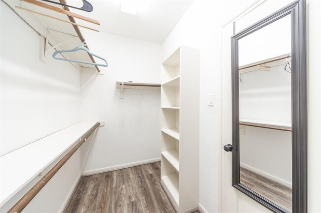 Building Photo - 6411 Tea Tree Dr