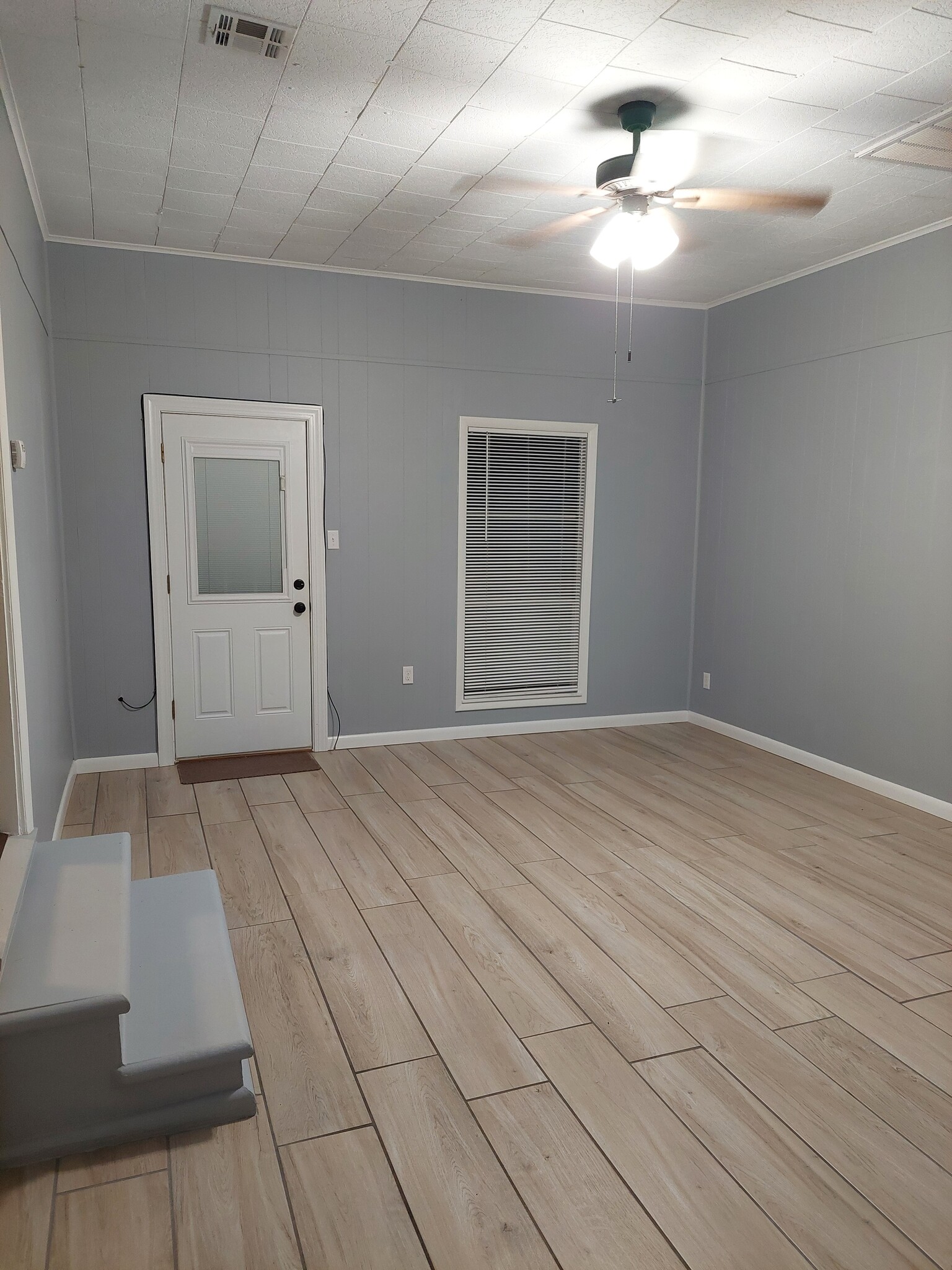 Living room - 143 Dandurand Rd