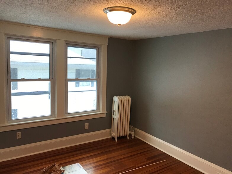 Liv rm - 12 Hazelwood Ter