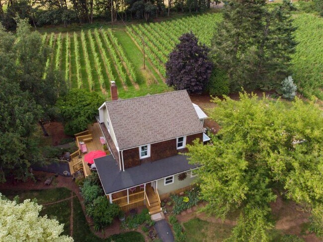 Building Photo - Beautifully Renovated 5 Bedroom Farmhouse outside of Newberg
